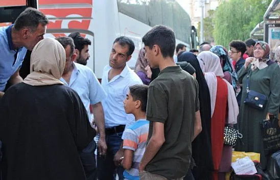 Seçim için otobüslerle yola çıktılar