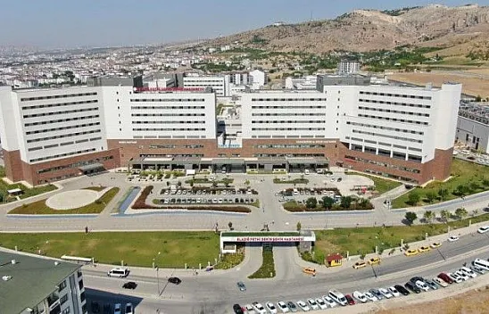 Şehir Hastanesi'nde Cübbe Giyme ve Belge Takdim Töreni yapıldı