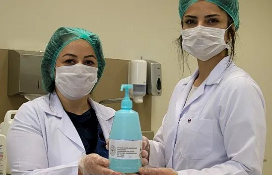Şehir Hastanesinde maske ve dezenfektan üretimi başladı