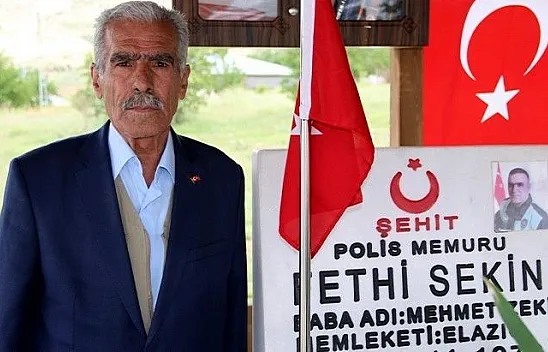 Şehit Fethi Sekin'in babası oğlunun kabrini ziyaret etti