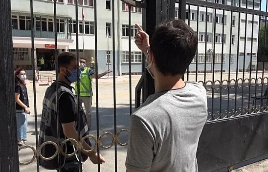 Sınava 1 dakika geç kaldı, bir yılı gitti