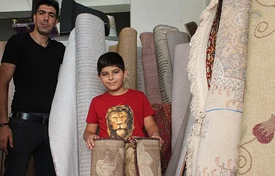 Spot ve ikinci el eşyası satan esnaflar, öğrencileri bekliyor