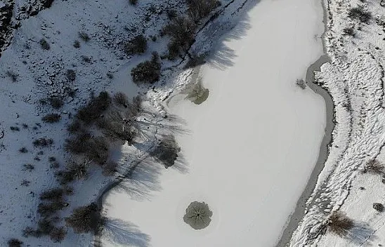 Sülüklü Göl buz tuttu