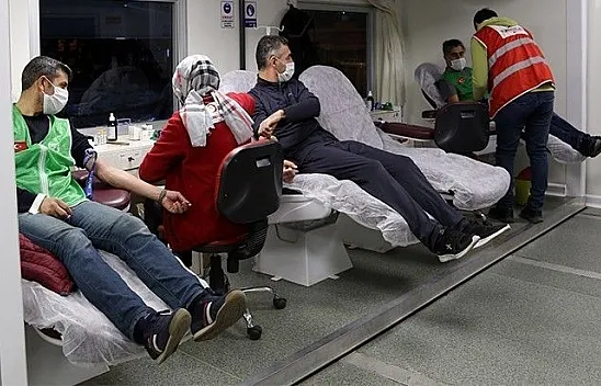 Suriyeli ve Afganistanlılar'dan Kızılay'a kan bağışı