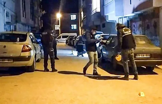 Tartıştığı arkadaşını silahla vurdu