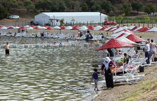 Tatilciler seçime gitti, doğunun gizli denizi 'Hazar' boşaldı