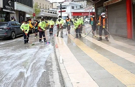 Temizlik işi yöresel müzikle birleşince binlerce beğeni aldı