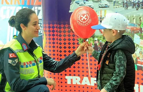 Trafik Haftası'nda vatandaşlar bilgilendirildi