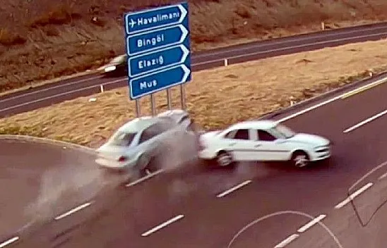 Trafik kazaları kameraya yansıdı