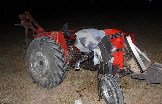 Traktör ile pikap kafa kafaya çarpıştı! Yaralılar var