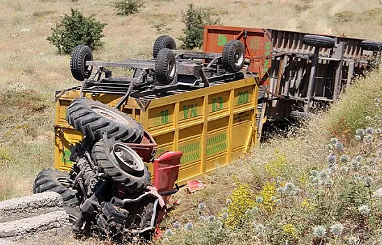 Traktör şarampole devrildi!