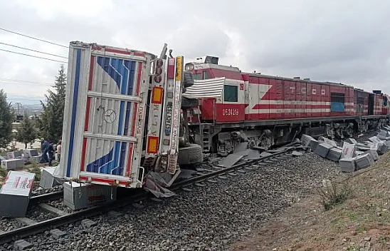 Tren kazasında mucize kurtuluş!