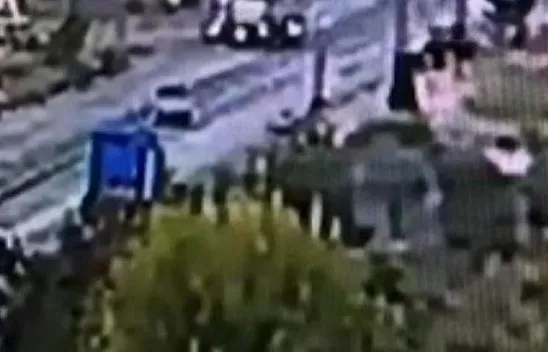 Dört kişinin öldüğü kaza saniye saniye kameraya yansıdı