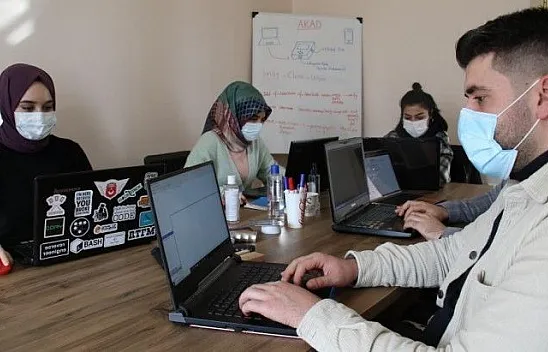 Türkiye'nin ilk adli bilişimcileri büyük başarıya imza attı