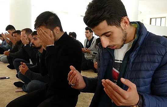 Üniversite öğrencileri şehitler için mevlit okuttu