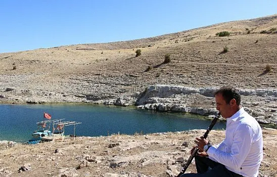 Ünlülerle sahne alıyordu, şimdi köyünde muhtarlık yapıyor