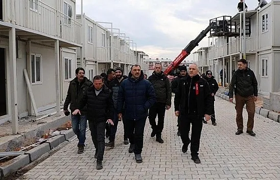 Vali Kaldırım, konteyner kentleri inceledi