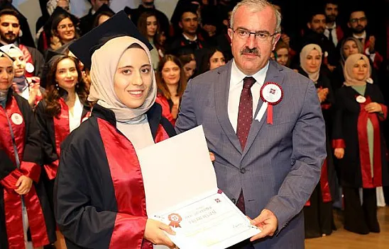 Vali Toraman mezunları kutladı