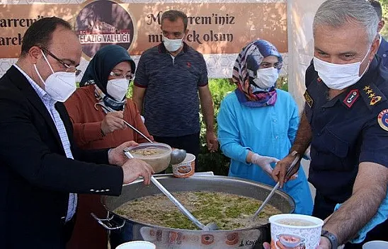 Vali Yırık, aşure ikramında bulundu