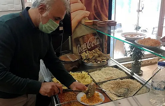 Vatandaş doysun diye 3 çeşit yemeği 10 liradan satmaya başladılar