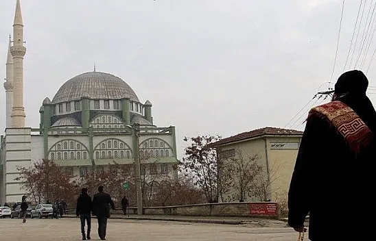 Vatandaşlar Cuma namazı için dışarı çıktı