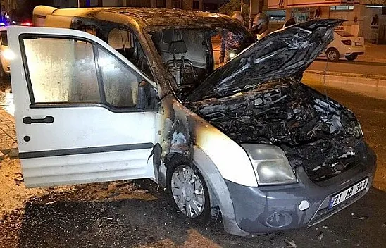 Yanan araç kullanılmaz hale geldi