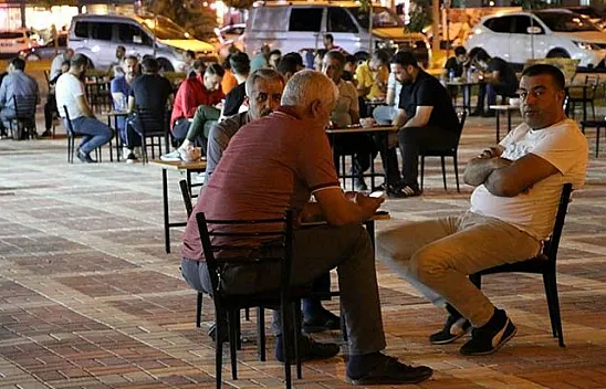 Yasak kalktı Elazığlı vatandaşlar sokakları doldurdu