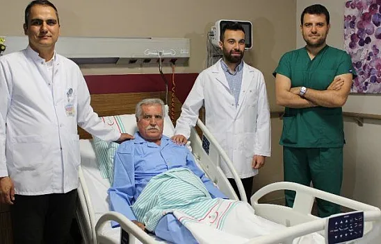 Yaşlı adamın kalp kapağı, yeni yöntemle değiştirildi