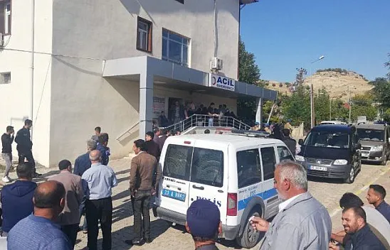 Yeğenini kürekle öldürdü