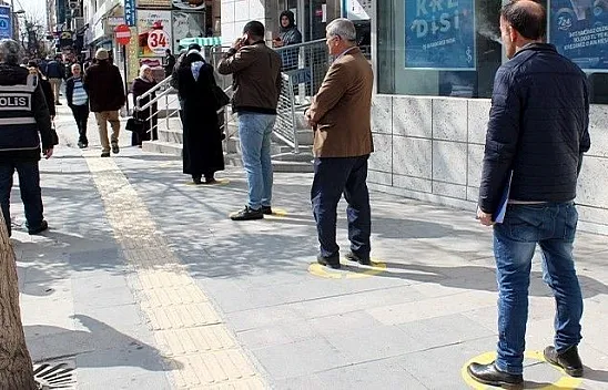 Yoğunluk yaşanan banka ve ATM önlerine özel tedbir