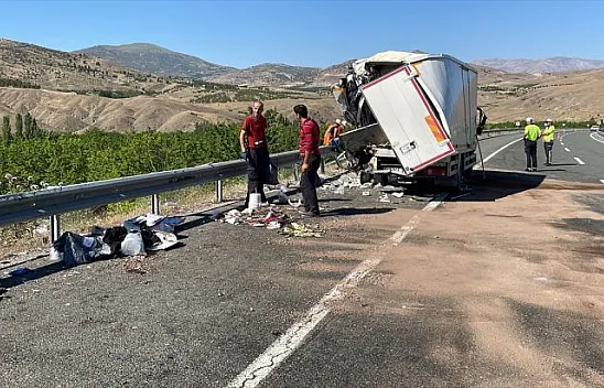 Yolcu otobüsü ile kargo aracı çarpıştı...