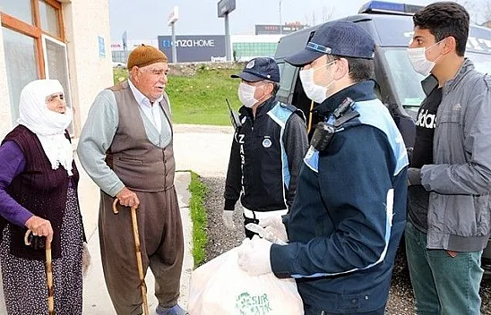 Zabıta ekiplerinden yaşlılara özel hizmet