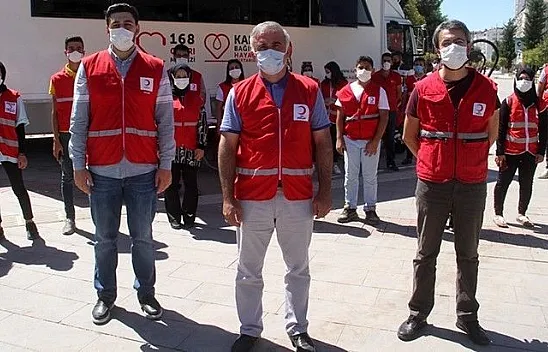 Zafer Bayramı'nın 98'inci yılında 98 gönüllüden kan bağışı