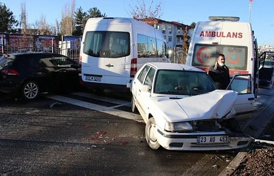 Zincirleme kaza! 18 araç birbirine girdi