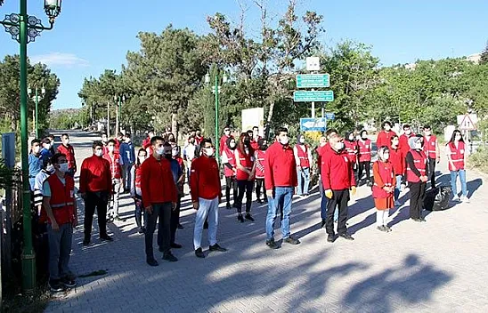 250 gönüllüden mezarlıklarda vefa hizmeti