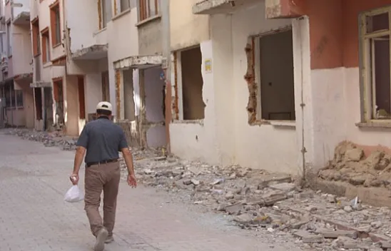 Bu binalar tehlike saçıyor!