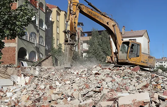 Elazığ'da ağır hasarlı binaların yüzde 46'sının yıkımı gerçekleştirildi