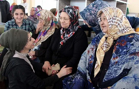 Gençler huzurevi sakinleriyle buluştu