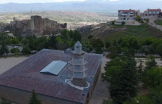 Ulu Cami'nin eğik minare restorasyonu tamamlandı