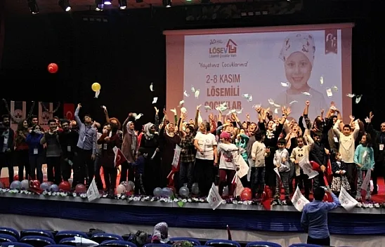 Lösemili çocuklar maske attı