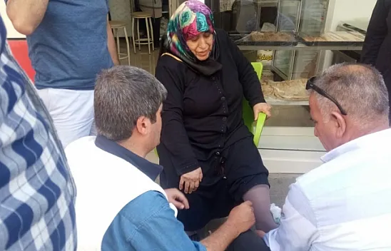 Kaldırımdan düşen kadın yaralandı