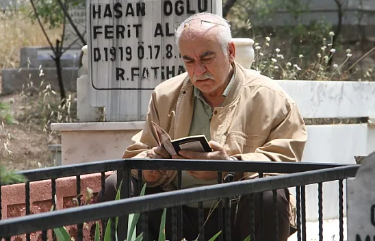 Arefe günü mezarlıklar ziyaretçilerle doldu