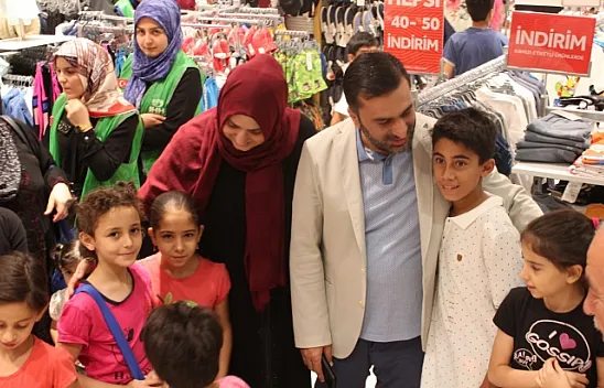 İHH'dan yetim çocuklara bayramlık