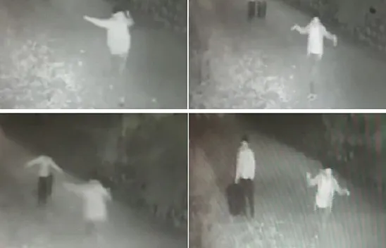 Gençlerin sokakta oynaması kameraya takıldı