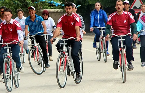 Engelli çocuklar pedal çevirdi