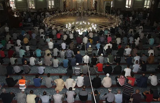 Bayram namazında camiler doldu