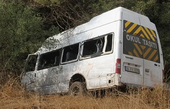 Mültecilerin bulunduğu minibüs kaza yaptı! Çok sayıda yaralı var