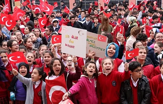 Ortaokul öğrencilerinden 'Şehitler yoklaması'