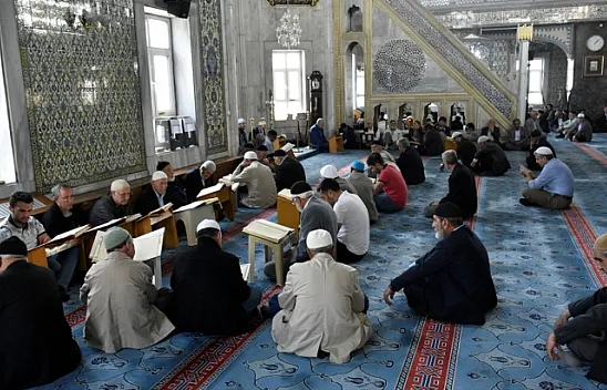 Tarihi camiler mukabele halkalarıyla şenlendi