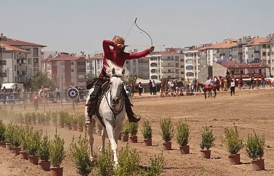 Atlı okçular Elazığ'da kıyasıya yarıştı